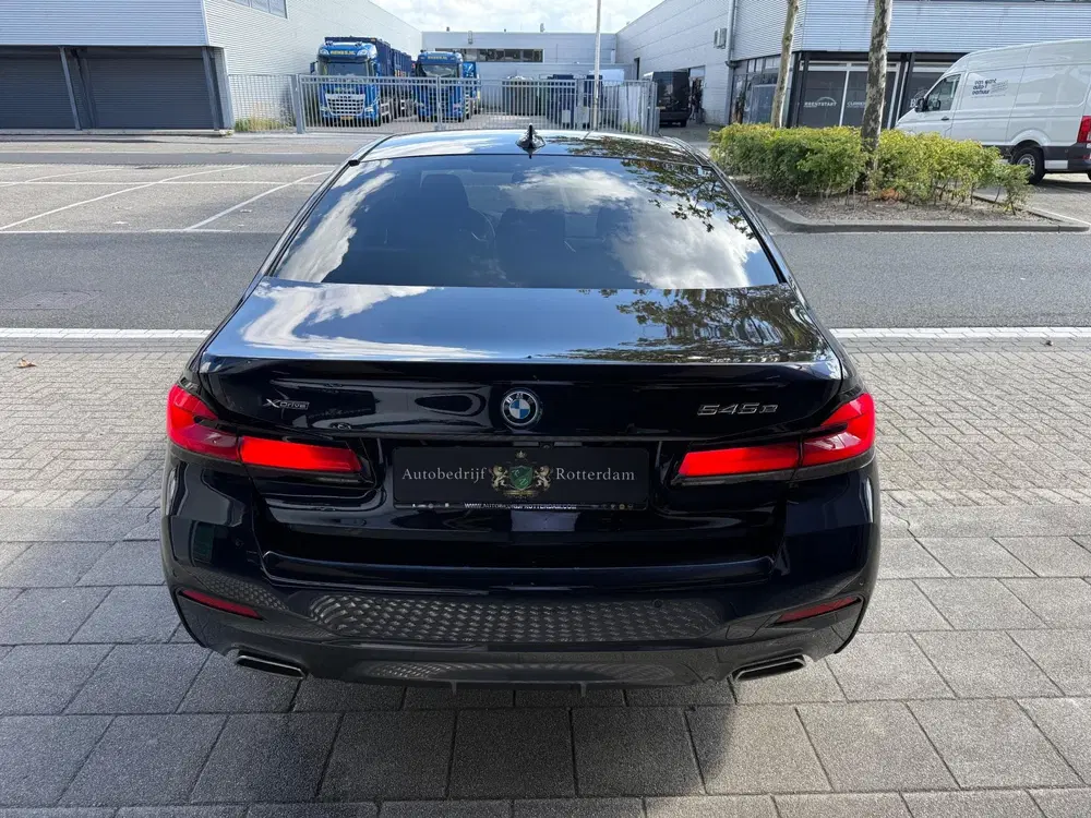 BMW 5-serie 545e xDrive High Executive M-Sport AUT 395 uit 2021, foto 13