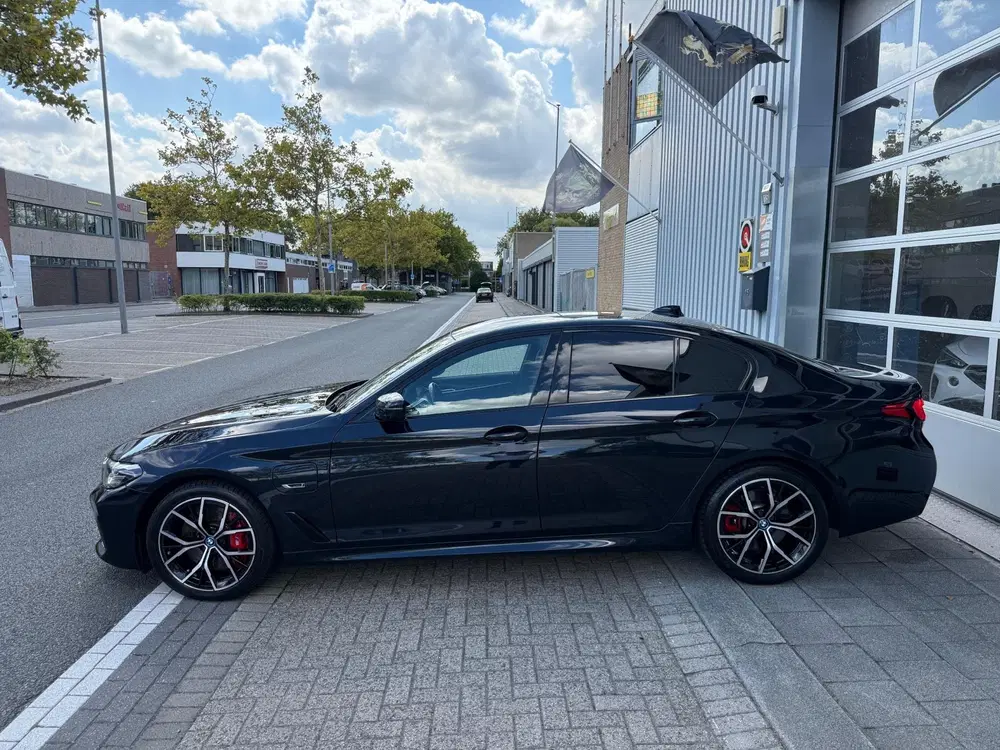 BMW 5-serie 545e xDrive High Executive M-Sport AUT 395 uit 2021, foto 14