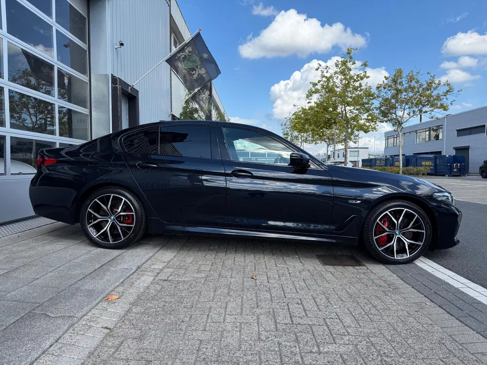 BMW 5-serie 545e xDrive High Executive M-Sport AUT 395 uit 2021, foto 17