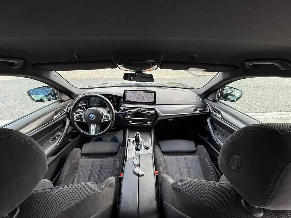 BMW 5-serie 545e xDrive High Executive M-Sport AUT 395 uit 2021, foto 2