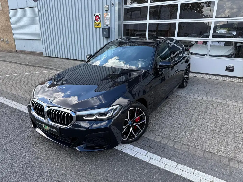 BMW 5-serie 545e xDrive High Executive M-Sport AUT 395 uit 2021, foto 9