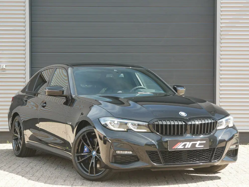 BMW 3-serie 330e M-Sport Shadow uit 2021