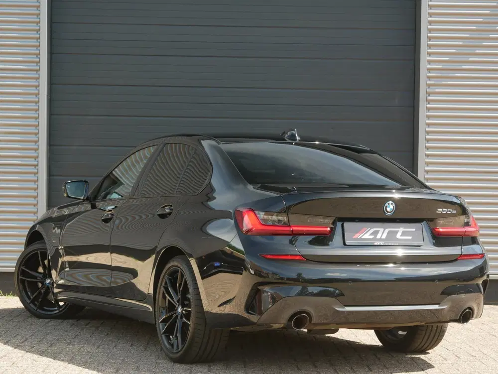 BMW 3-serie 330e M-Sport Shadow uit 2021, foto 12
