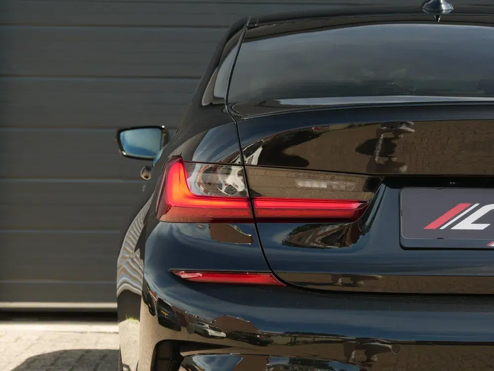 BMW 3-serie 330e M-Sport Shadow uit 2021, foto 14