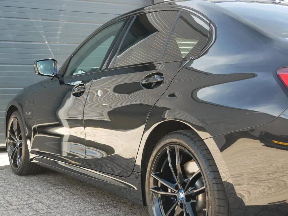 BMW 3-serie 330e M-Sport Shadow uit 2021, foto 15