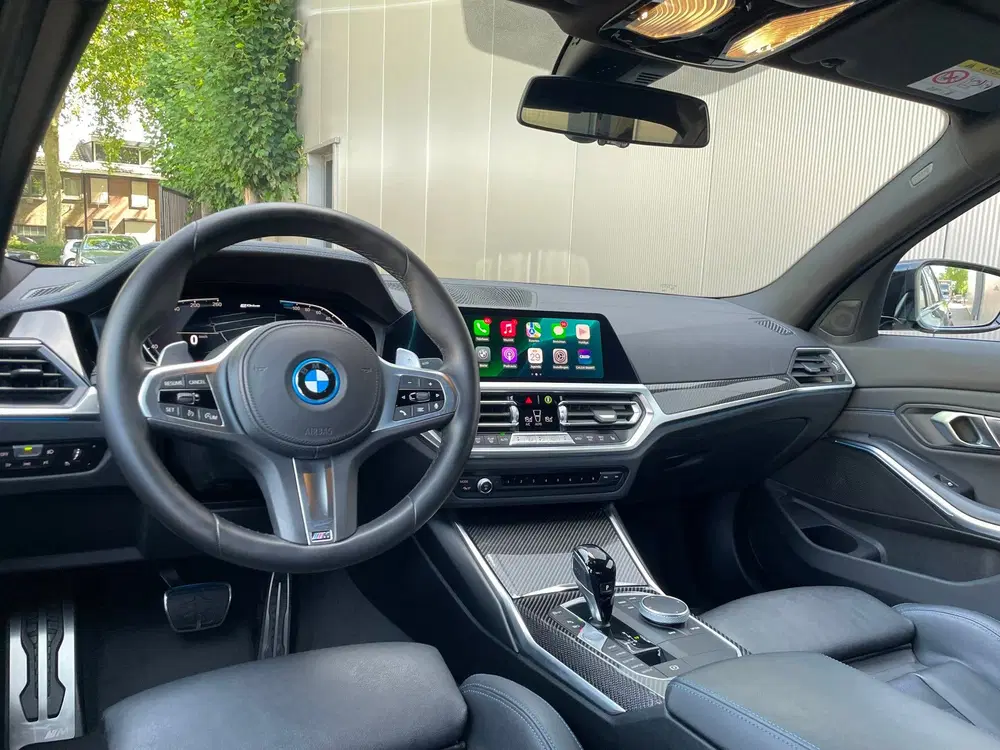 BMW 3-serie 330e M-Sport Shadow uit 2021, foto 16