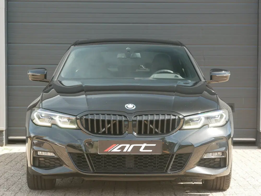 BMW 3-serie 330e M-Sport Shadow uit 2021, foto 2