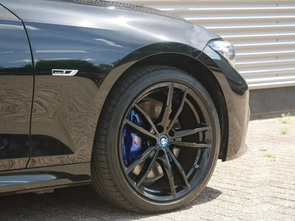BMW 3-serie 330e M-Sport Shadow uit 2021, foto 5