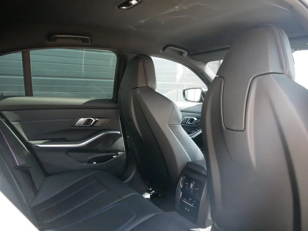 BMW 3-serie 330e M-Sport Shadow uit 2021, foto 8