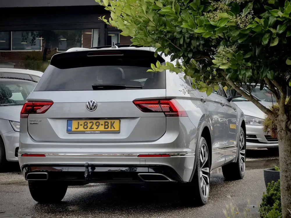 Volkswagen Tiguan Allspace 1.5 TSI AUT7 7PERS 3x R-LINE PANO uit 2020, foto 10