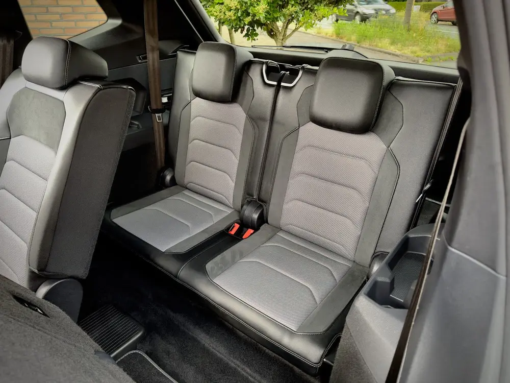 Volkswagen Tiguan Allspace 1.5 TSI AUT7 7PERS 3x R-LINE PANO uit 2020, foto 13