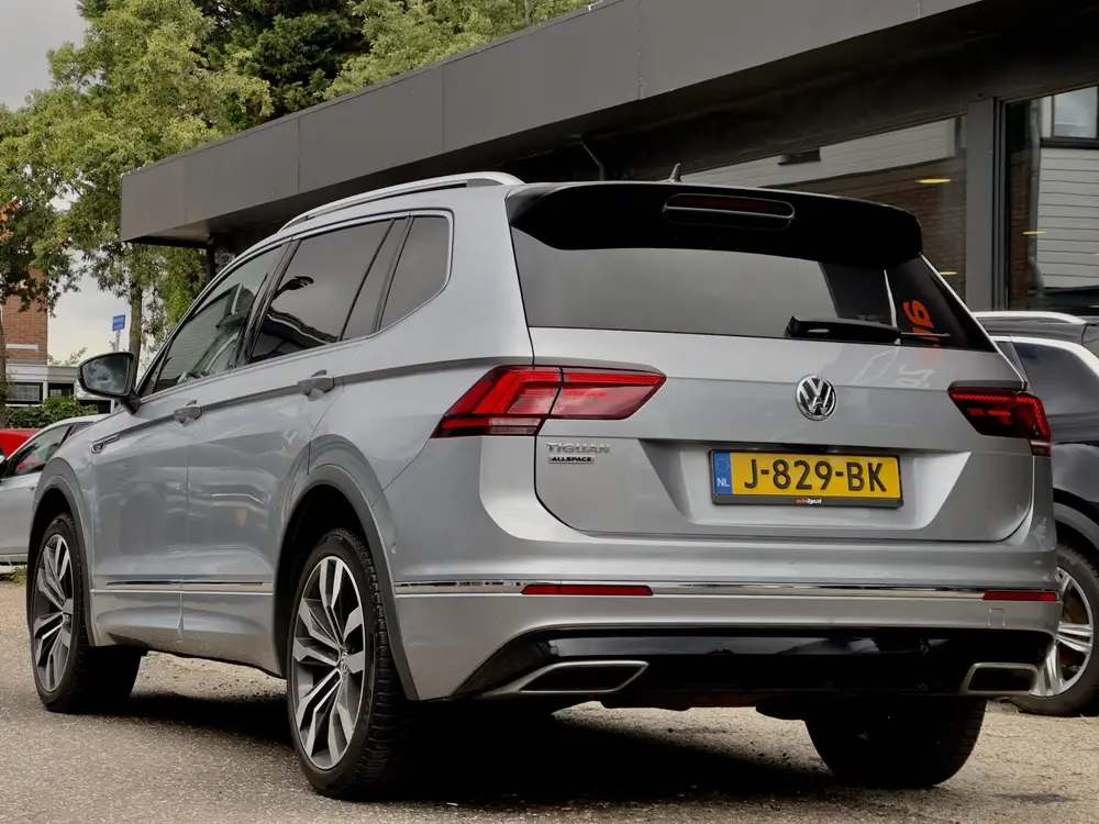 Volkswagen Tiguan Allspace 1.5 TSI AUT7 7PERS 3x R-LINE PANO uit 2020, foto 3