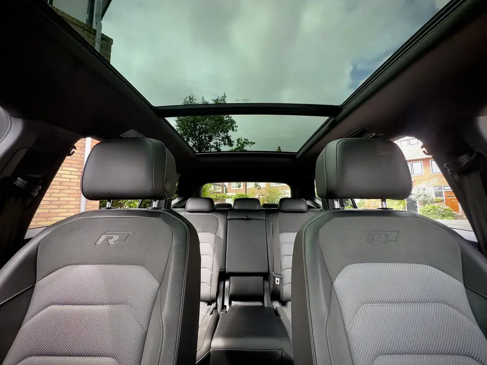 Volkswagen Tiguan Allspace 1.5 TSI AUT7 7PERS 3x R-LINE PANO uit 2020, foto 4