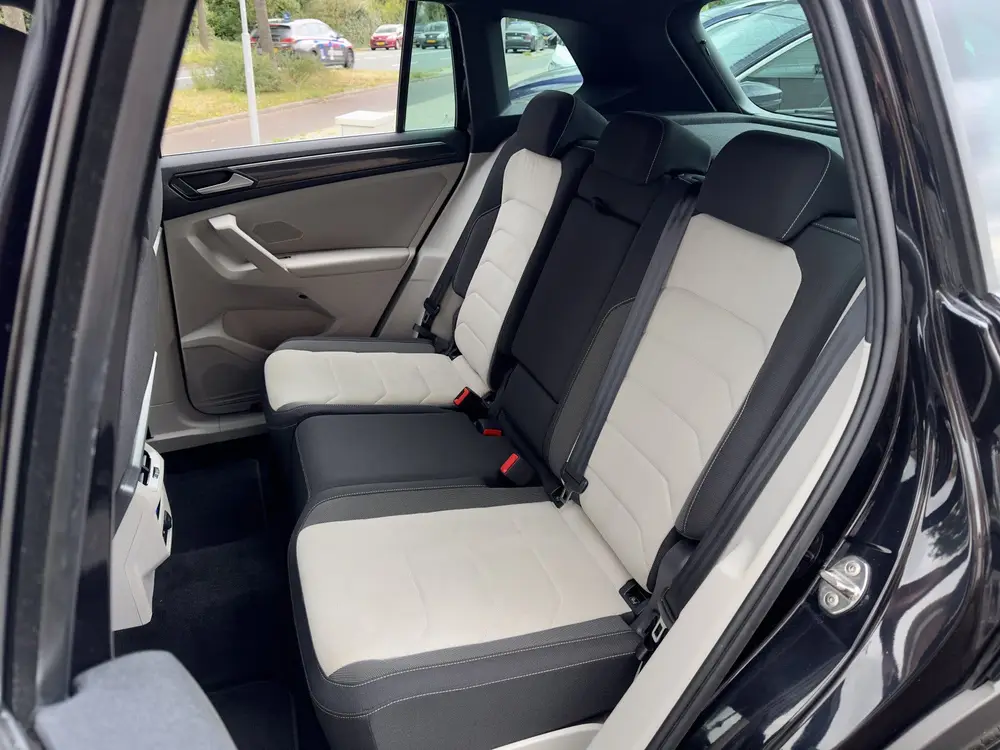 Volkswagen Tiguan 1.5 TSI AUT7 2X R-LINE DESIGNO-INT NAVI DI uit 2020, foto 8