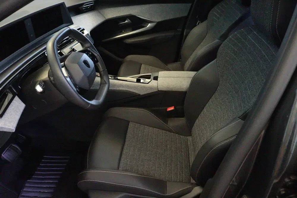 Peugeot 5008 1.2 Hybrid 145 Allure Automaat uit 2025, foto 5
