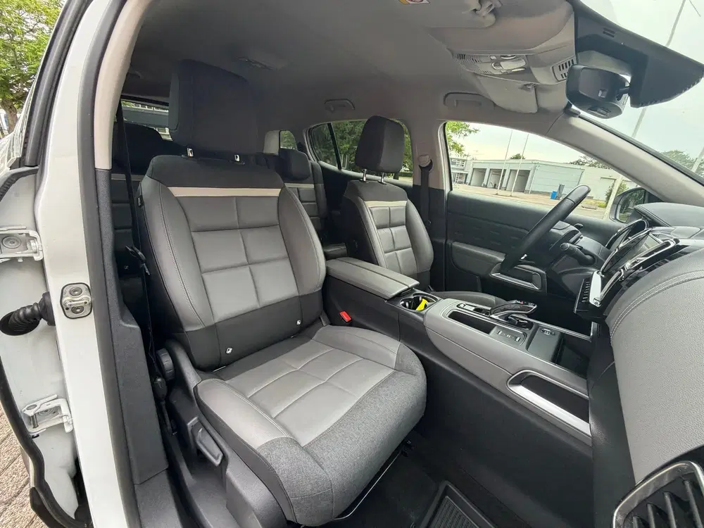 Citroën C5 Aircross Citroen C5 Aircross 1.6 Plug-in Hybrid 225 uit 2020, foto 9