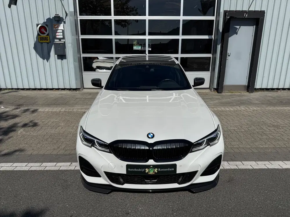 BMW 3-serie 330e High Executive M Performance CARBON 3 uit 2020, foto 11