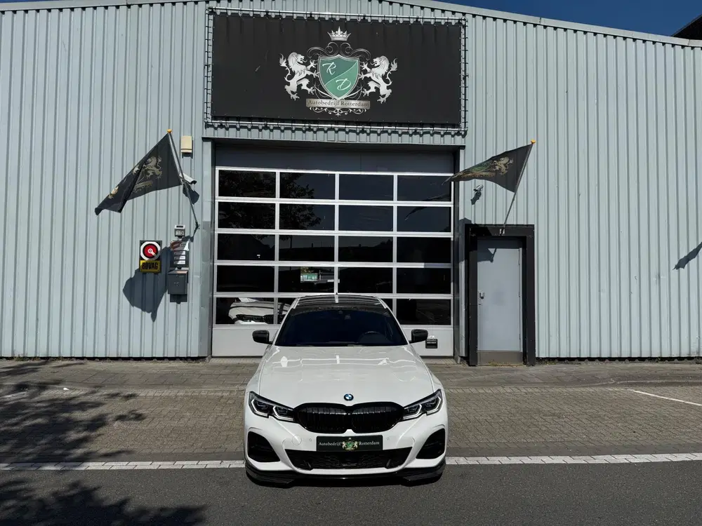 BMW 3-serie 330e High Executive M Performance CARBON 3 uit 2020, foto 14