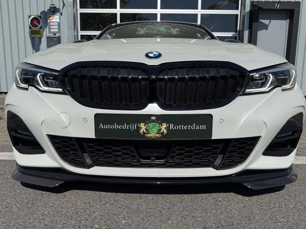 BMW 3-serie 330e High Executive M Performance CARBON 3 uit 2020, foto 17