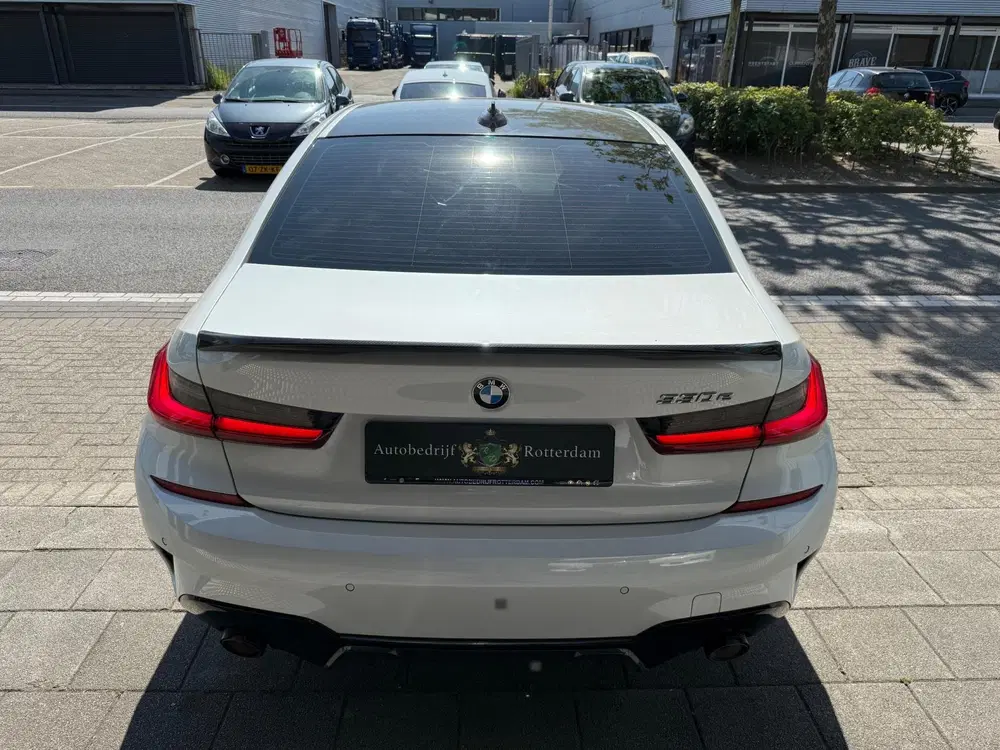 BMW 3-serie 330e High Executive M Performance CARBON 3 uit 2020, foto 20