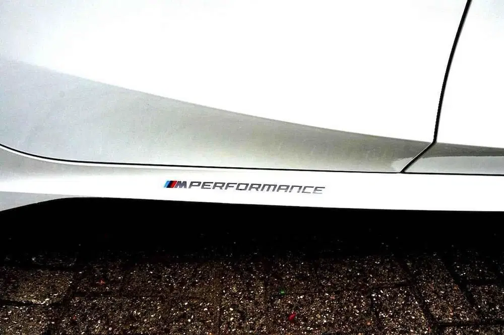 BMW 3-serie 330e High Executive M Performance CARBON 3 uit 2020, foto 4