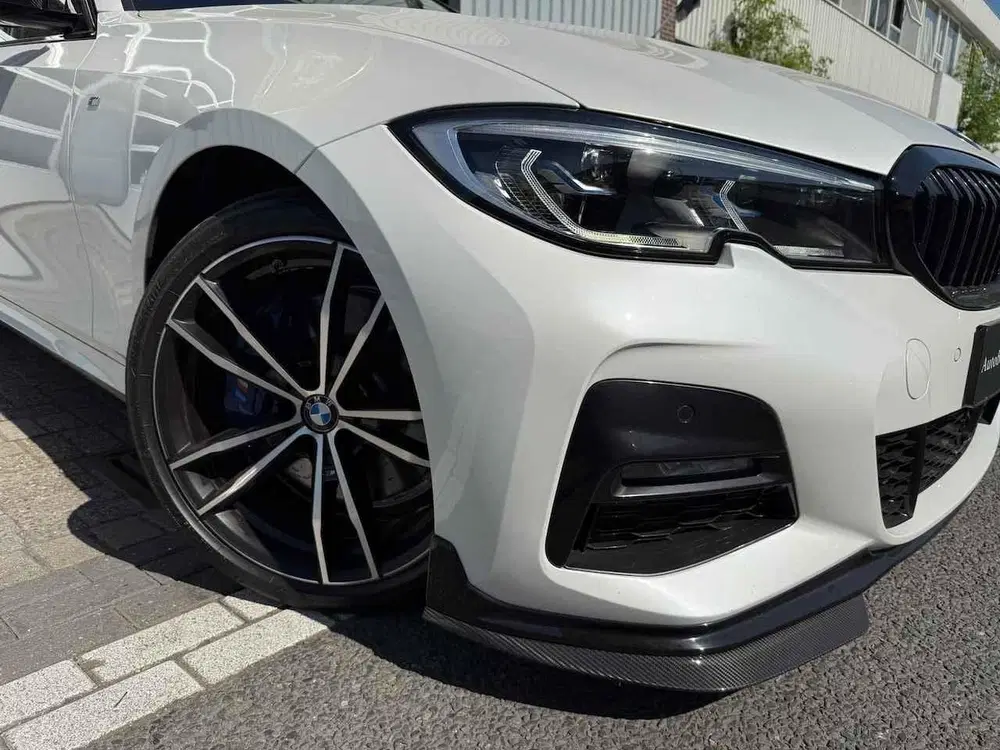 BMW 3-serie 330e High Executive M Performance CARBON 3 uit 2020, foto 5