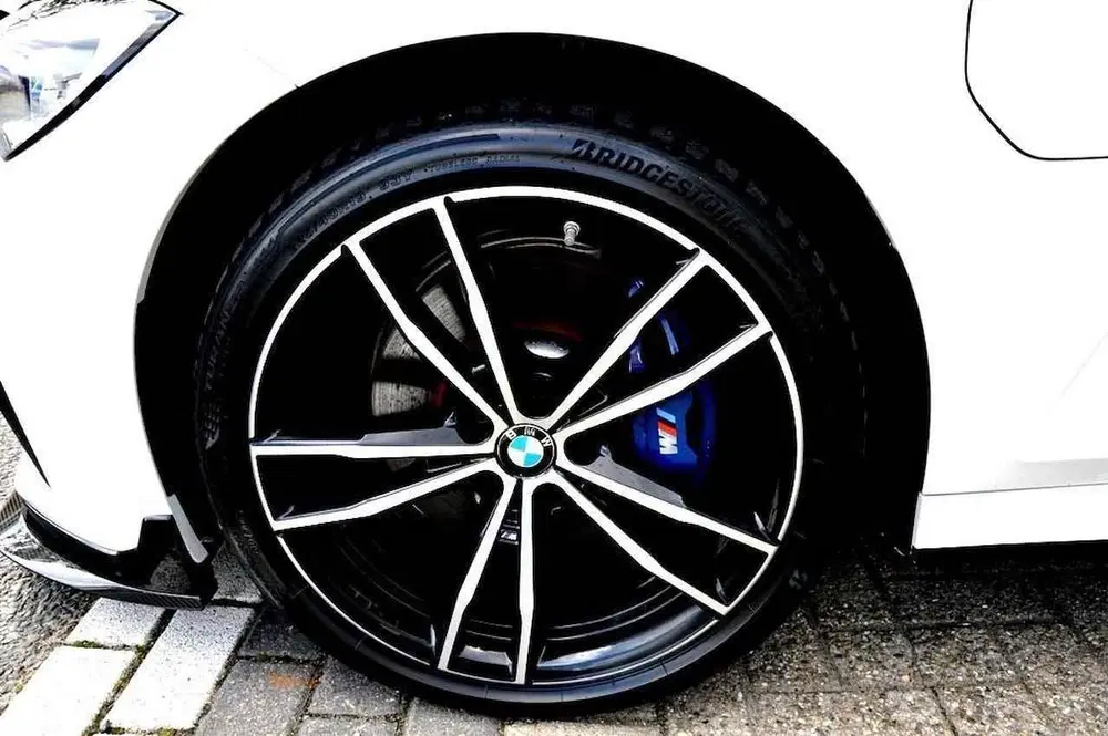 BMW 3-serie 330e High Executive M Performance CARBON 3 uit 2020, foto 6