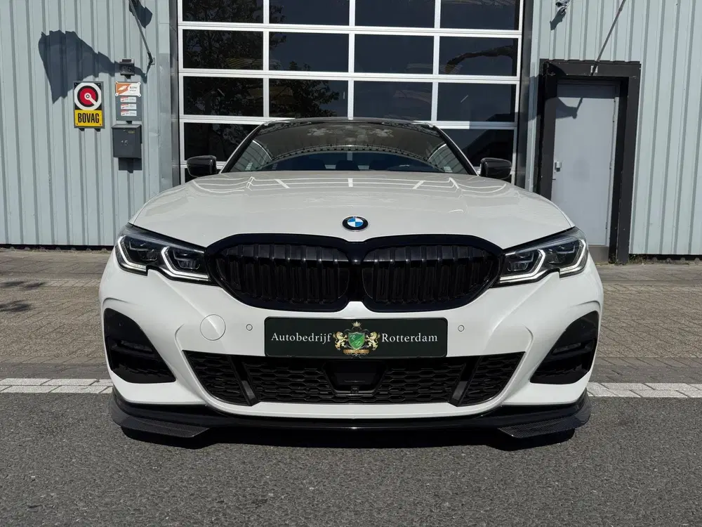 BMW 3-serie 330e High Executive M Performance CARBON 3 uit 2020, foto 8