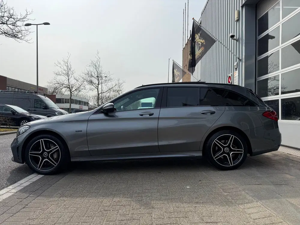 Mercedes-Benz C-Klasse 300 e AMG 360º uit 2021, foto 10