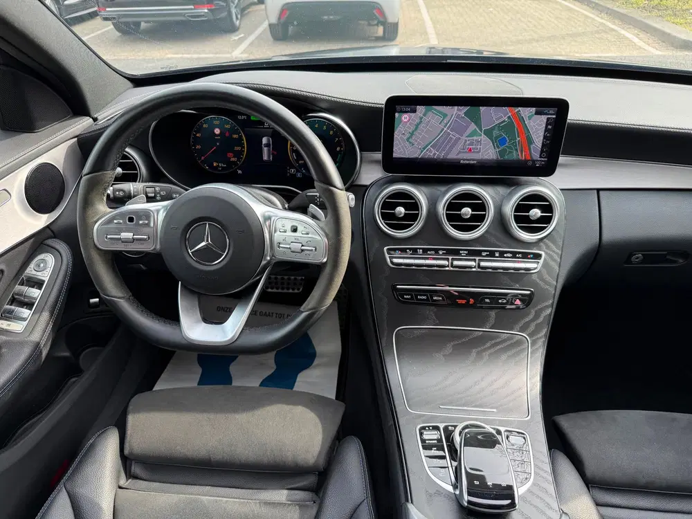 Mercedes-Benz C-Klasse 300 e AMG 360º uit 2021, foto 2