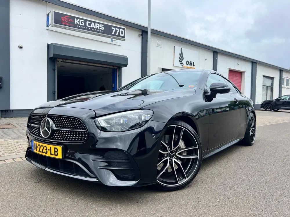 Mercedes-Benz E-Klasse 300 AMG Line 1 JAAR GARANTIE uit 2021