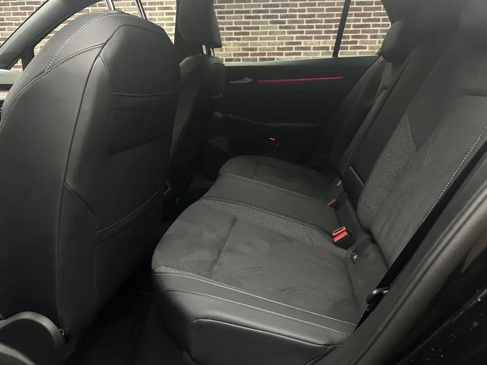 Volkswagen Golf 1.5 eTSI R-Line Edition 50 Jahre| Pano| Head uit 2024, foto 18