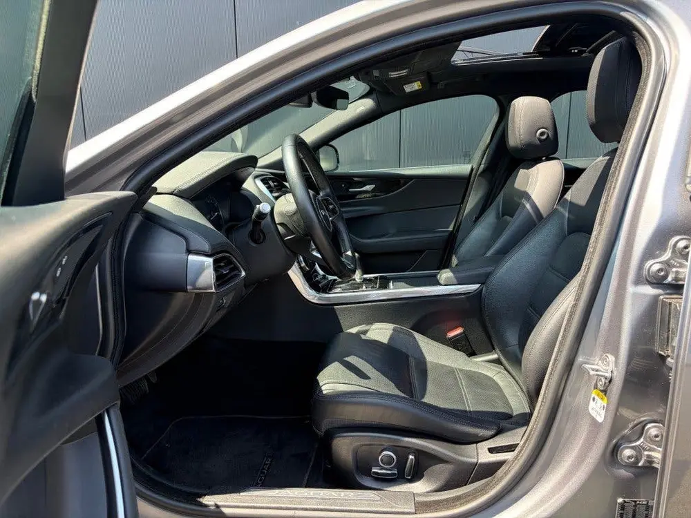 Jaguar XE 2.0 P250 Aut. Pano Leder Camera LED Carplay Androi uit 2020, foto 11