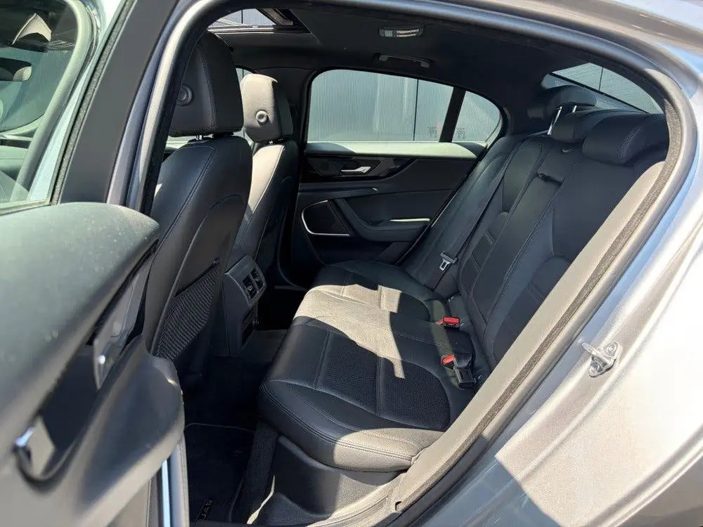 Jaguar XE 2.0 P250 Aut. Pano Leder Camera LED Carplay Androi uit 2020, foto 12
