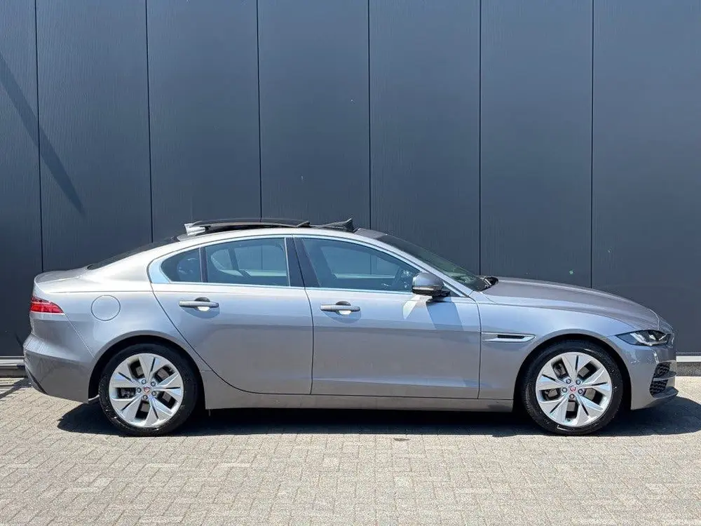 Jaguar XE 2.0 P250 Aut. Pano Leder Camera LED Carplay Androi uit 2020, foto 2