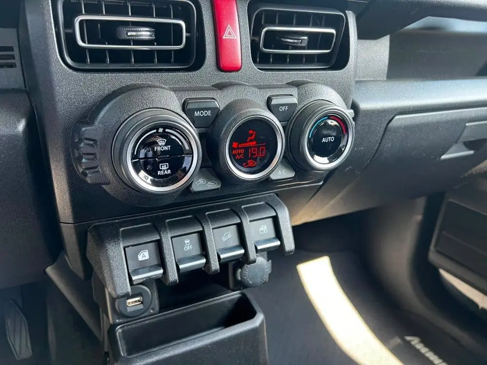 Suzuki Jimny 1.5 AllGrip Comfort+ 4-zits LED Navi Cruis uit 2020, foto 18