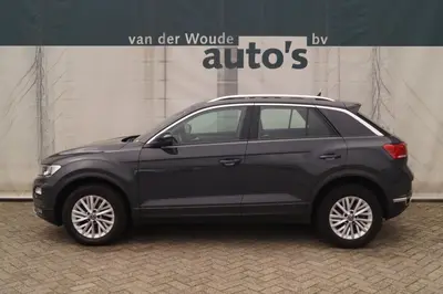 Volkswagen T-Roc 1.5 TSI 150pk Style Business -NAVI-ECC-DIGI uit 2021