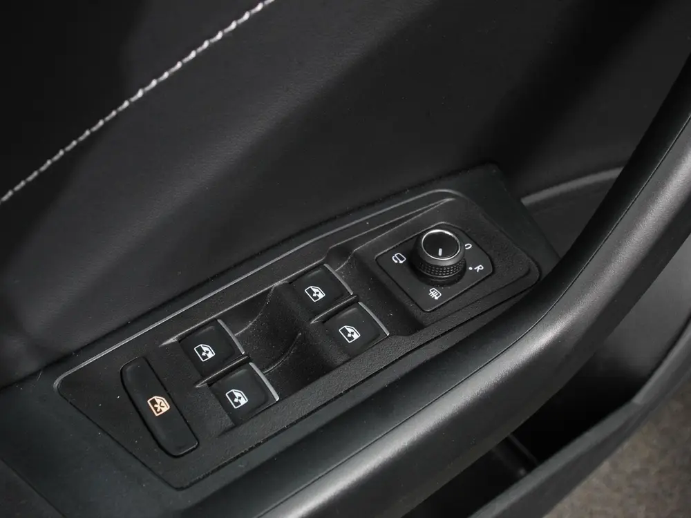 Volkswagen T-Roc 1.5 eTsi R-Line Edition Automaat Navigatie uit 2025, foto 16