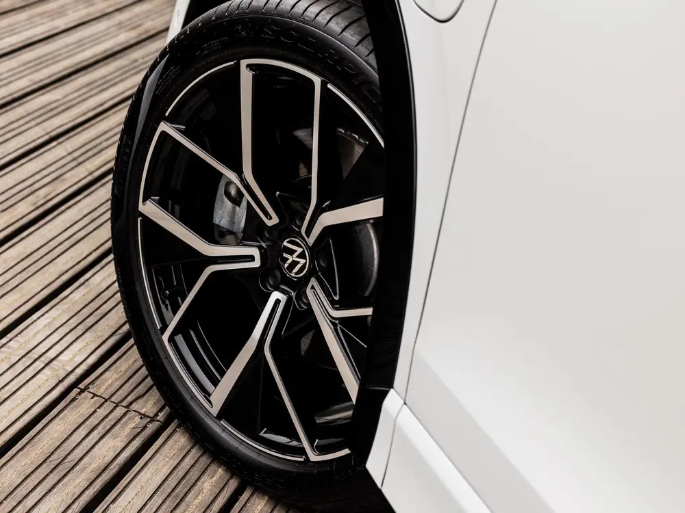 Volkswagen Tiguan 1.5 eHybrid R-Line Edition | PANORAMA/SCHU uit 2025, foto 15