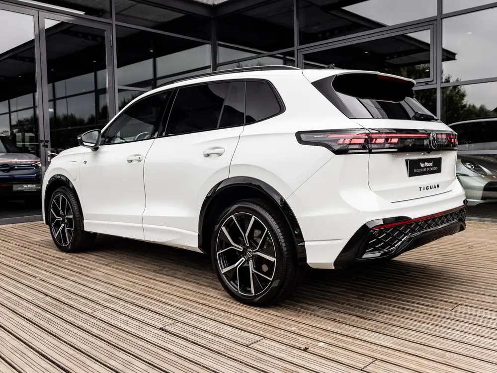 Volkswagen Tiguan 1.5 eHybrid R-Line Edition | PANORAMA/SCHU uit 2025, foto 19