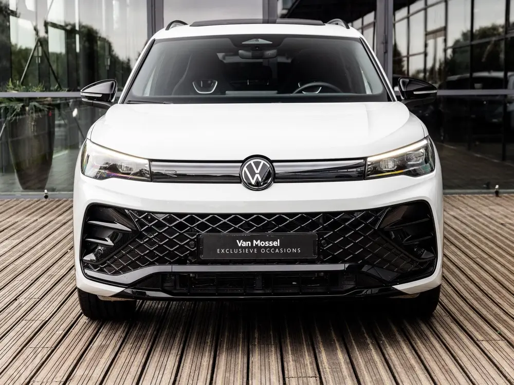 Volkswagen Tiguan 1.5 eHybrid R-Line Edition | PANORAMA/SCHU uit 2025, foto 2