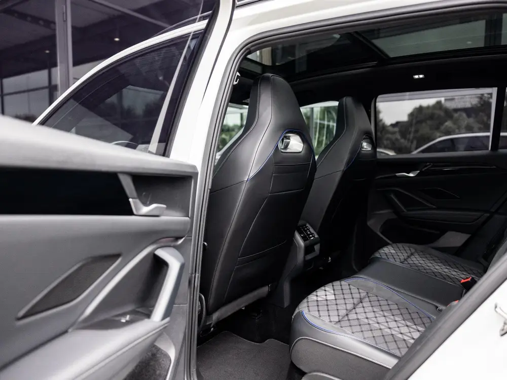 Volkswagen Tiguan 1.5 eHybrid R-Line Edition | PANORAMA/SCHU uit 2025, foto 20
