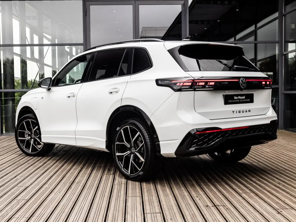 Volkswagen Tiguan 1.5 eHybrid R-Line Edition | PANORAMA/SCHU uit 2025, foto 4