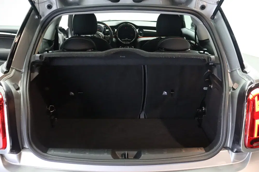 Mini Hatchback Cooper uit 2023, foto 11