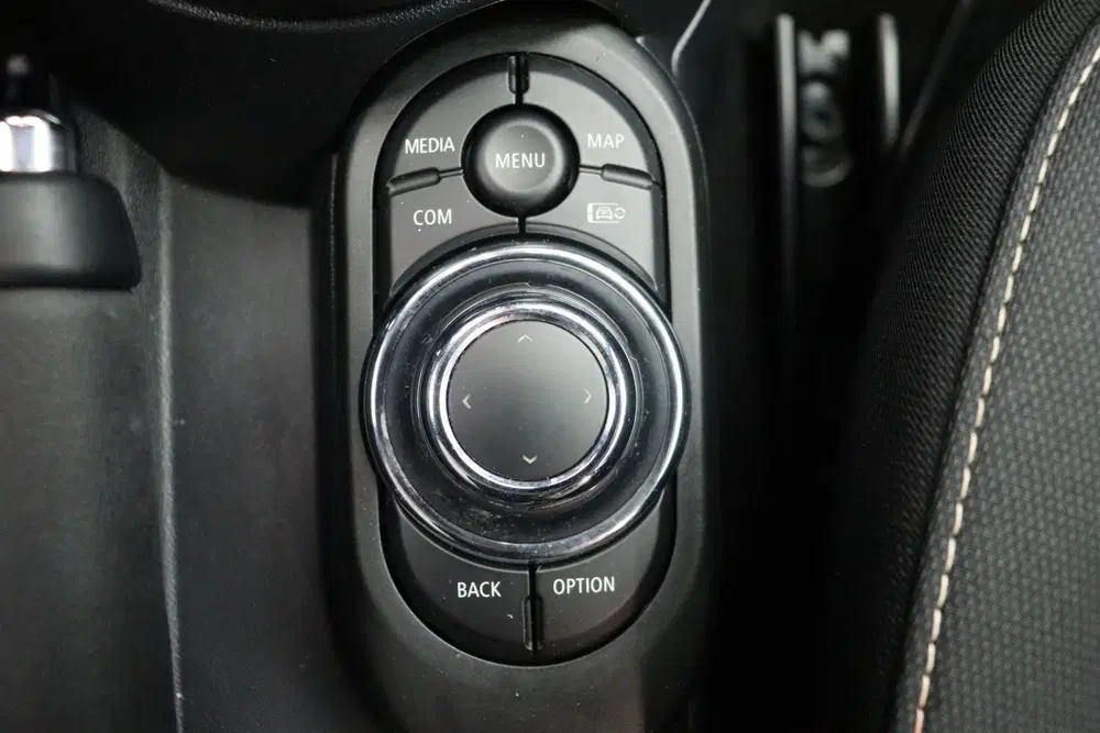 Mini Hatchback Cooper uit 2023, foto 17