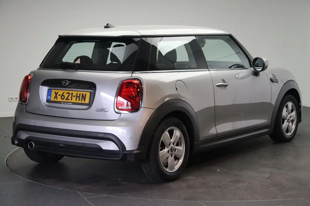 Mini Hatchback Cooper uit 2023, foto 4