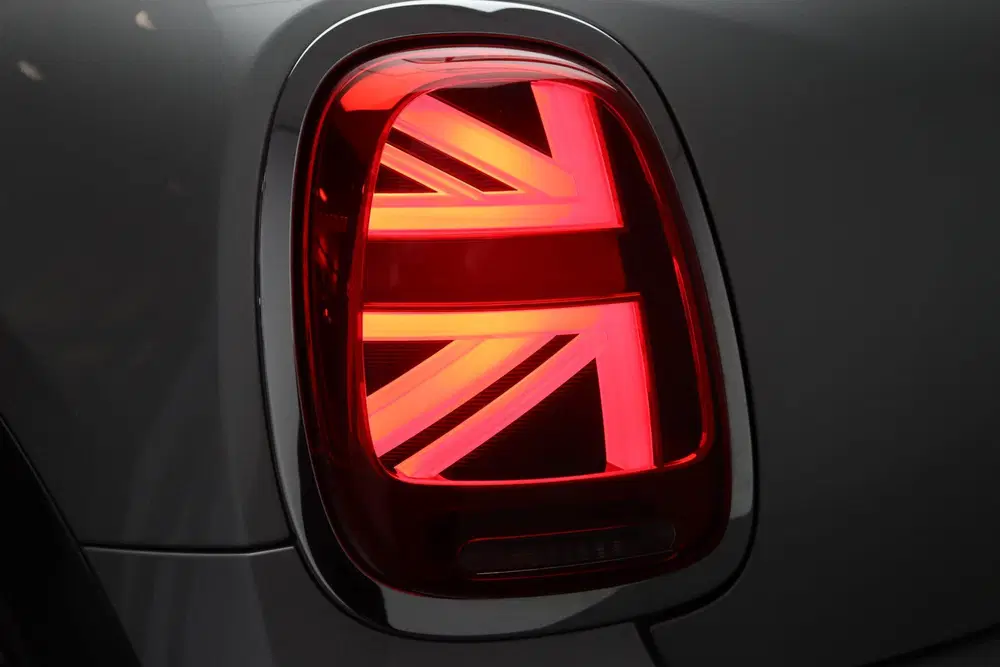 Mini Hatchback Cooper uit 2023, foto 8