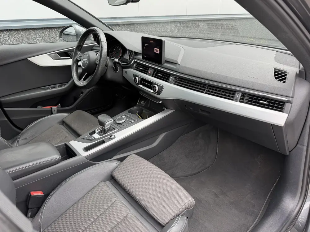 Audi A4 40 TFSI Sport S line edition uit 2019, foto 17