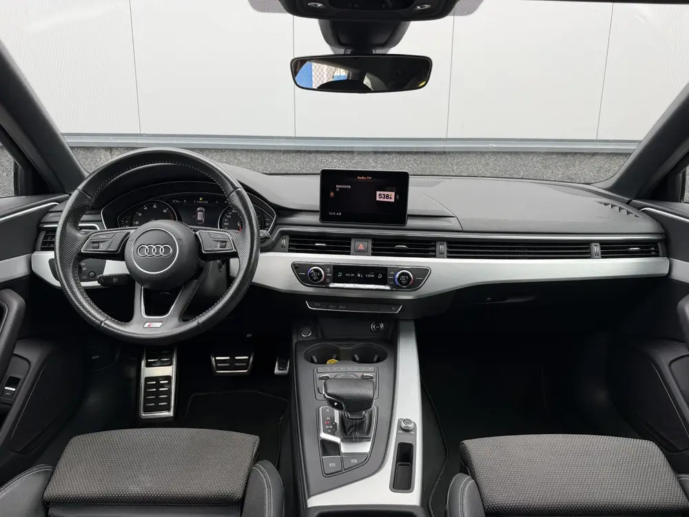 Audi A4 40 TFSI Sport S line edition uit 2019, foto 18