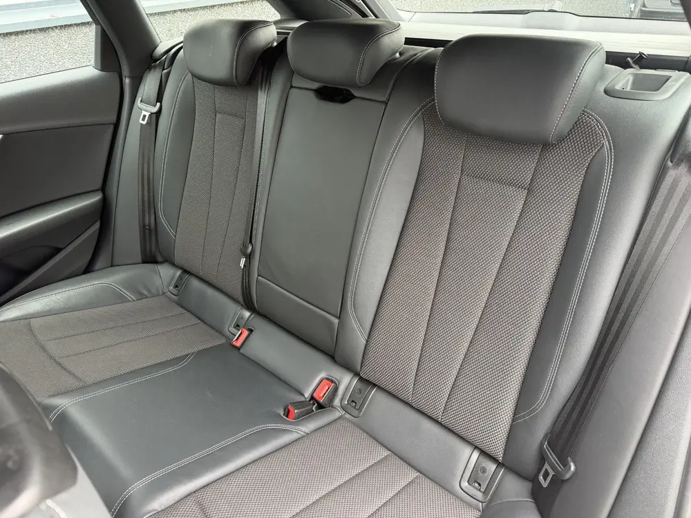 Audi A4 40 TFSI Sport S line edition uit 2019, foto 20